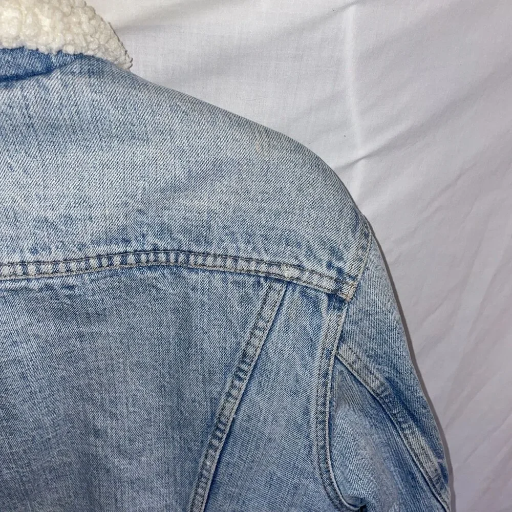 Vintage Levi’s Men’s Fleece Lined Jean Jacket Size 42 U.S. Medium Blue Outdoors